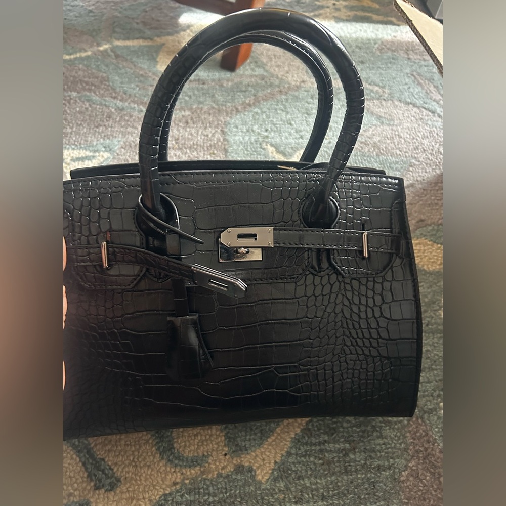 Black bag black zipper